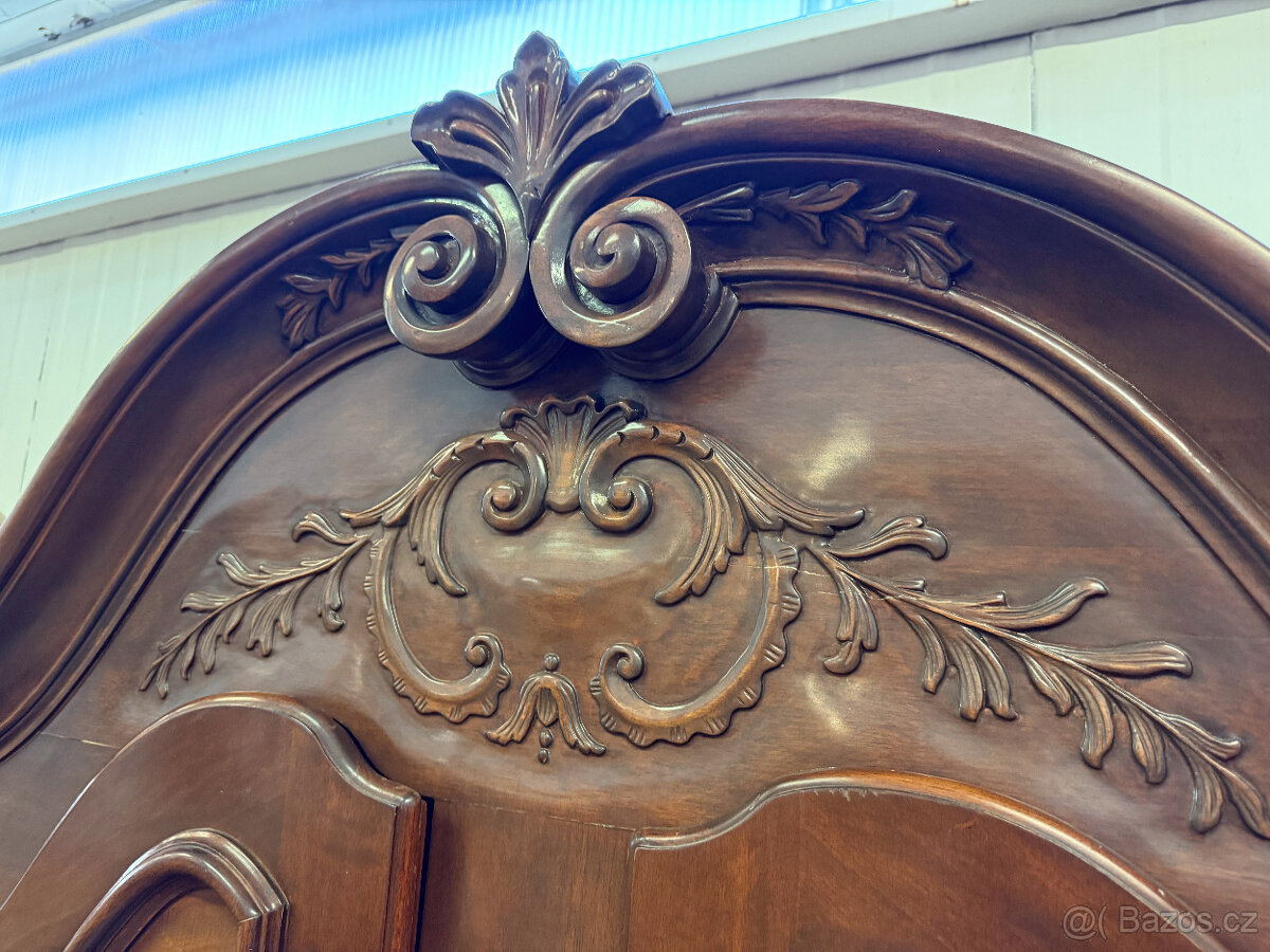 Dvoudvéřová zdobená starožitná skříň s intarzií - 14