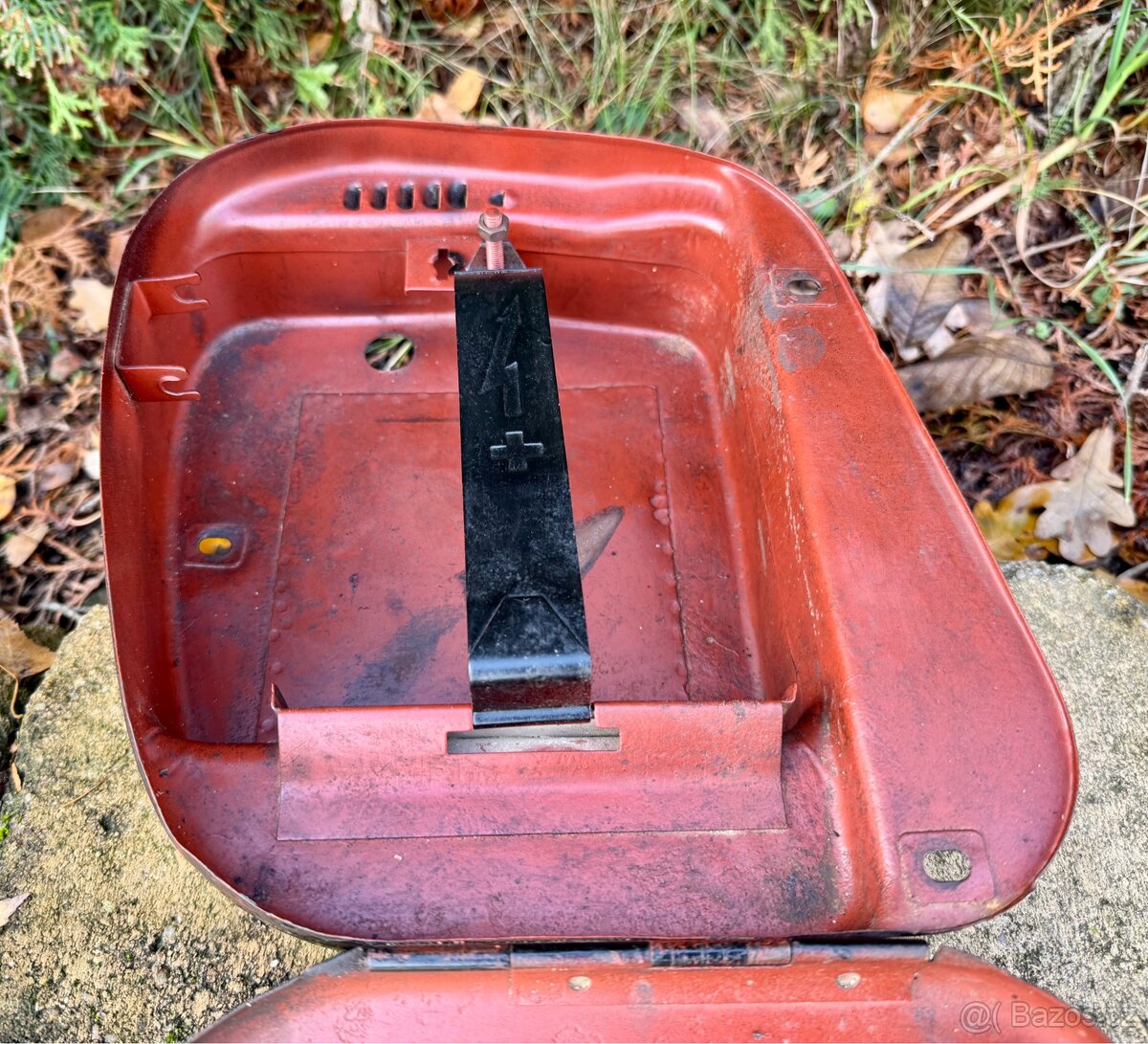 Jawa CZ kyvacka, CZ - kastlík na baterii - 14