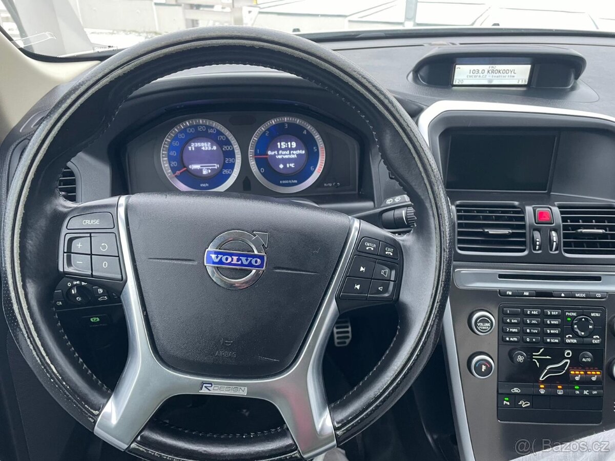 Volvo XC60 2.4 D5 151 kW • AWD 4×4 • R-Design • Manuál • - 14