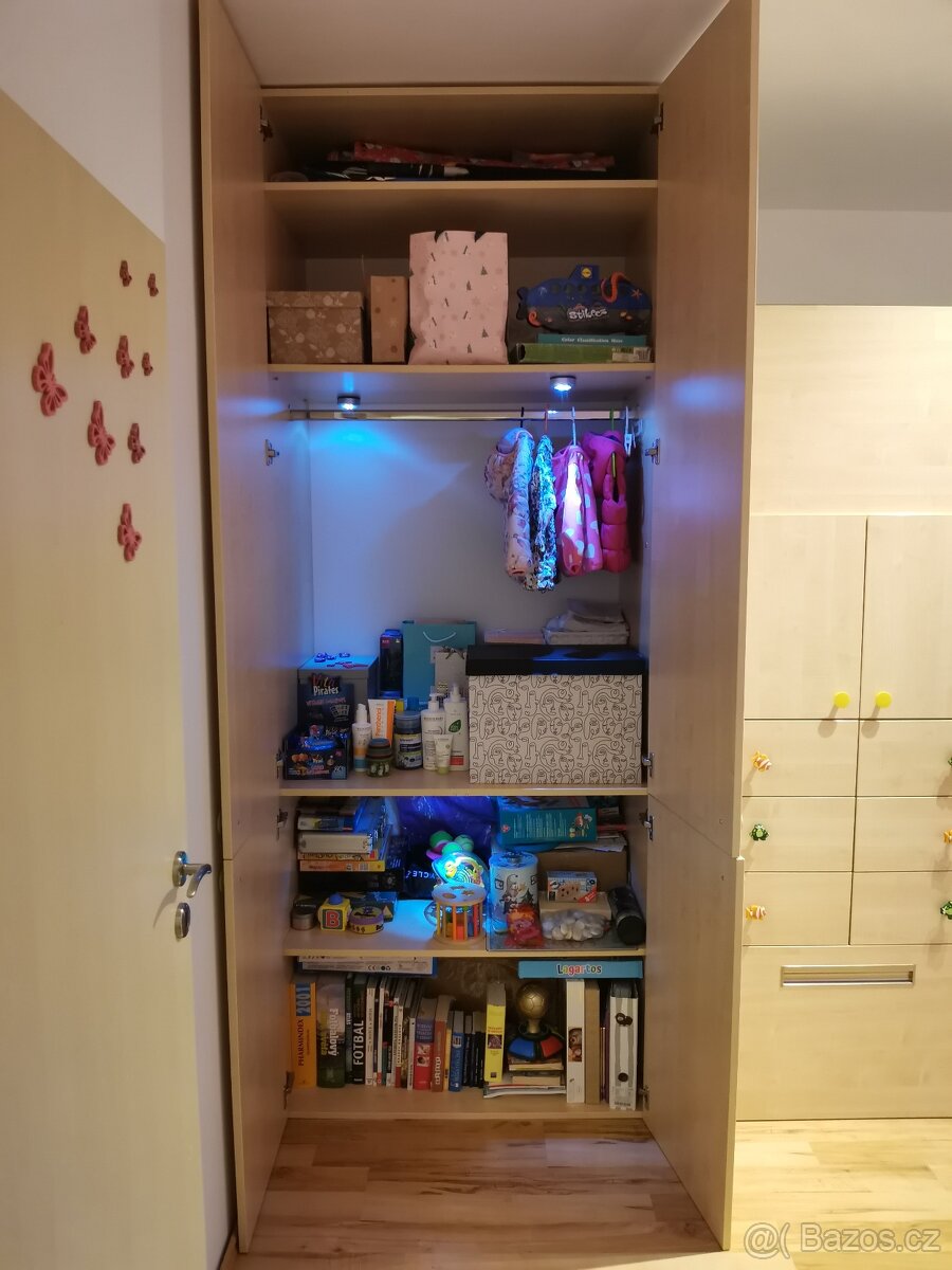 Nábytek do dětského pokoje - set skříně a palanda - 14
