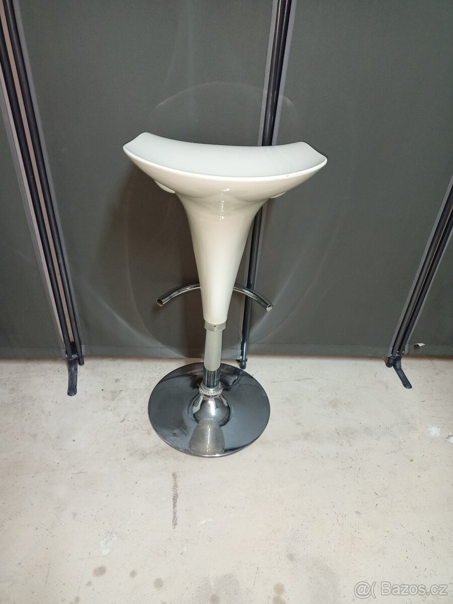 Prodám 4 x krásné výškově stavitelné otáčecí barové židle - 14