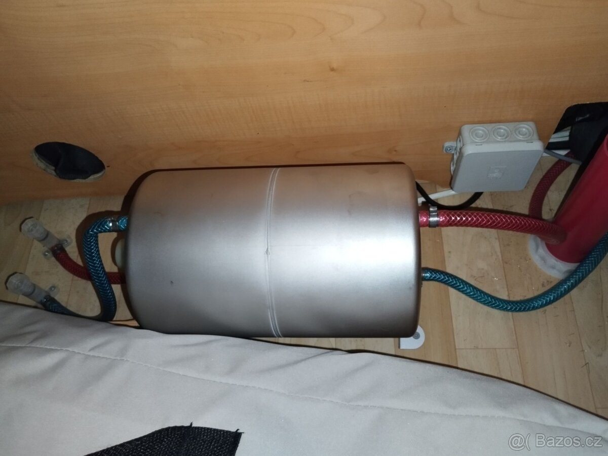 HOBBY 540UFe č.242. Pro 4. Fr. postel. Sprcha. Rok 2006 - 14