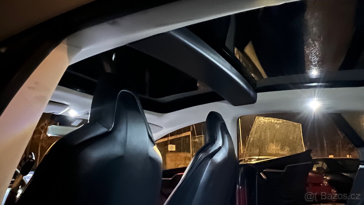Tesla Model S85 El.Panorama Kuze Vzd.podvozek barva RedMult - 14