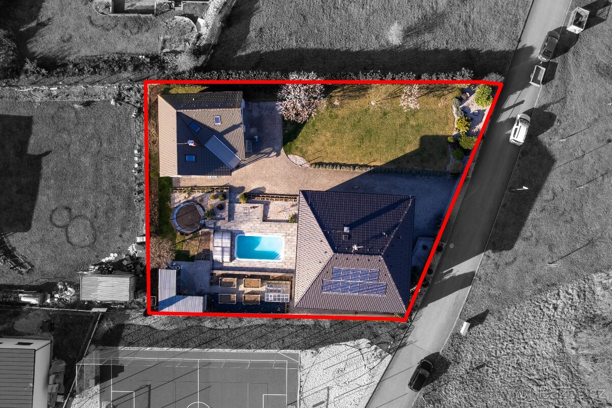 Prodej vily 261 m2, pozemek 1215 m2 v obci Tmaň - 14