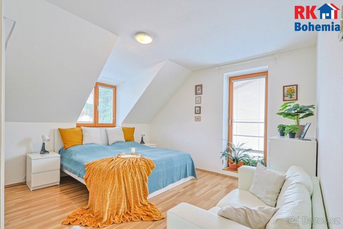 Prodej rodinného domu 5+1 se zahradou u centra města Český B - 14