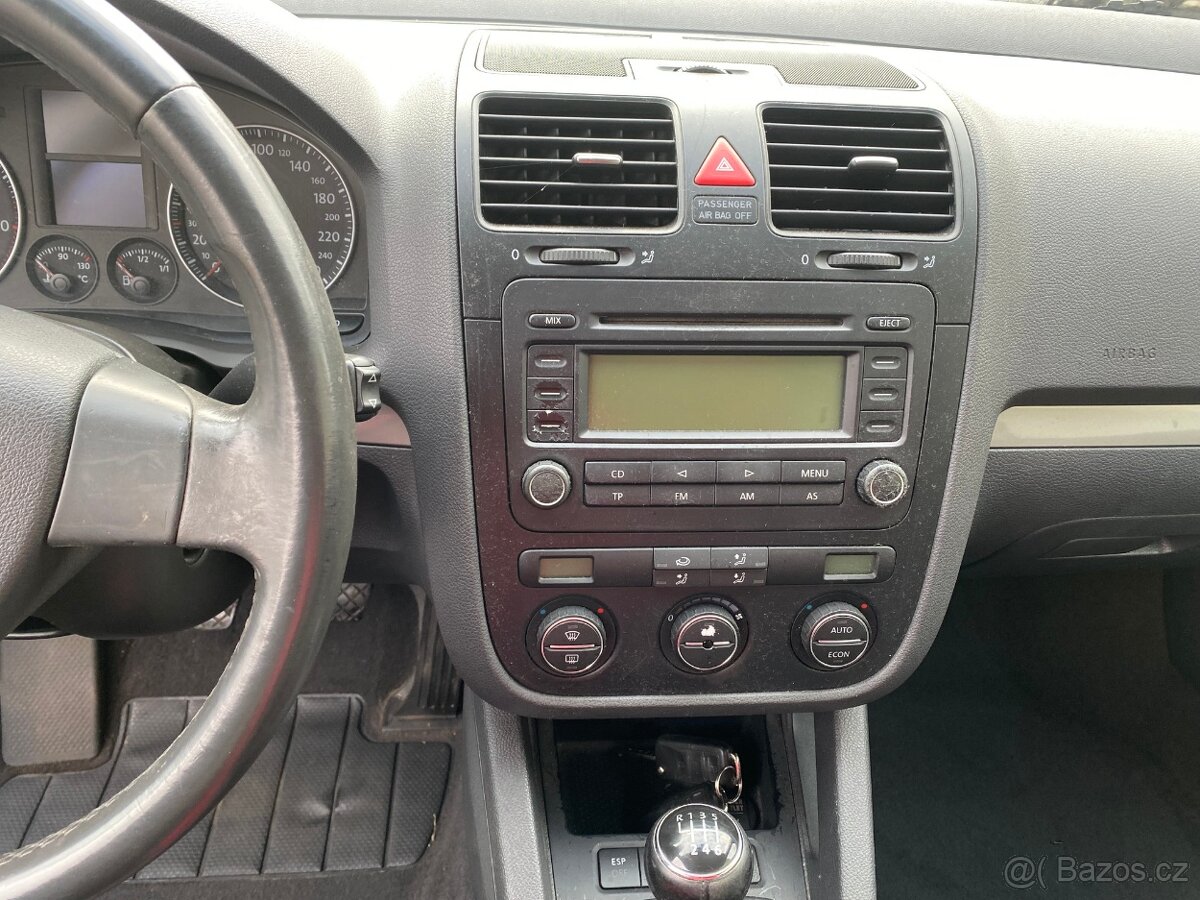 Volkswagen Golf, 1.6 FSI Sportline,nové rozvody - 14