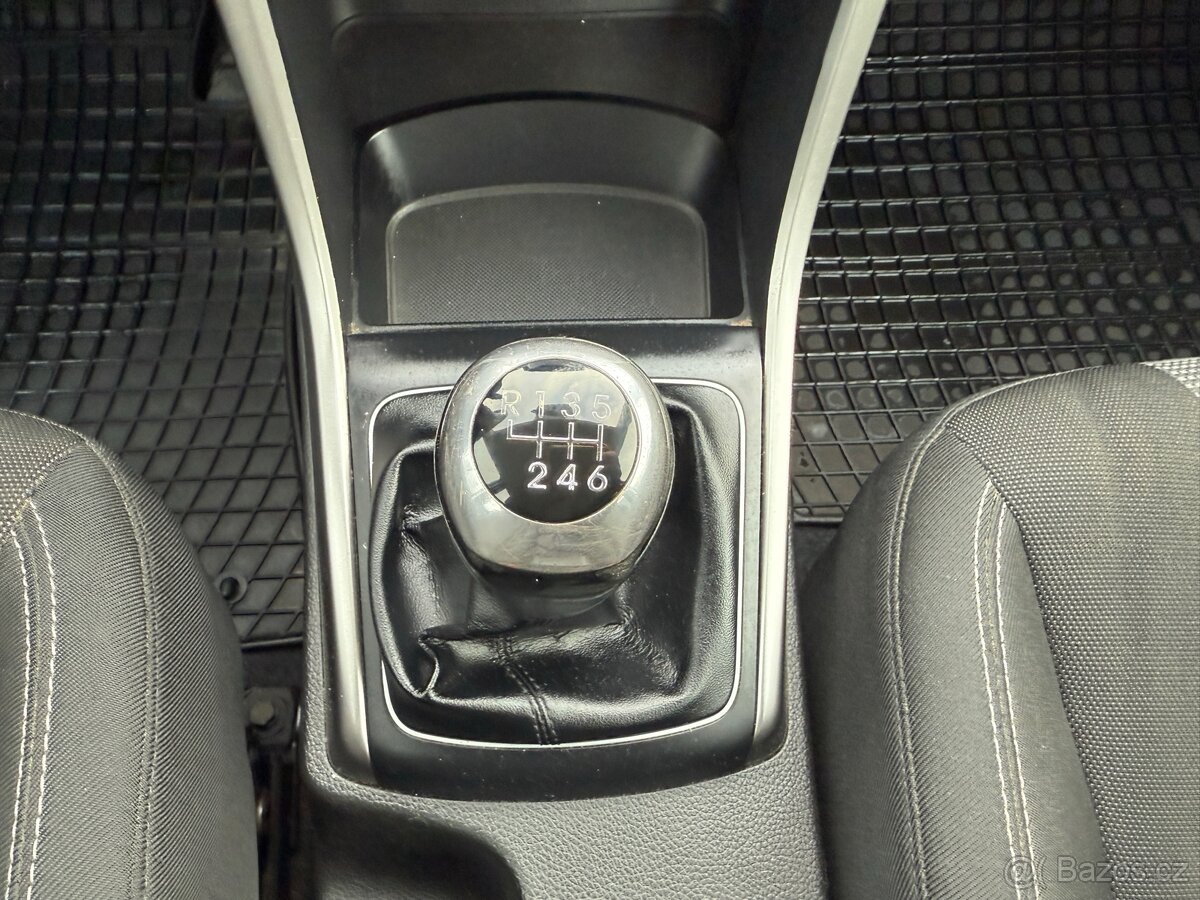 Hyundai i30 1,6i 88kW Trikolor - 14