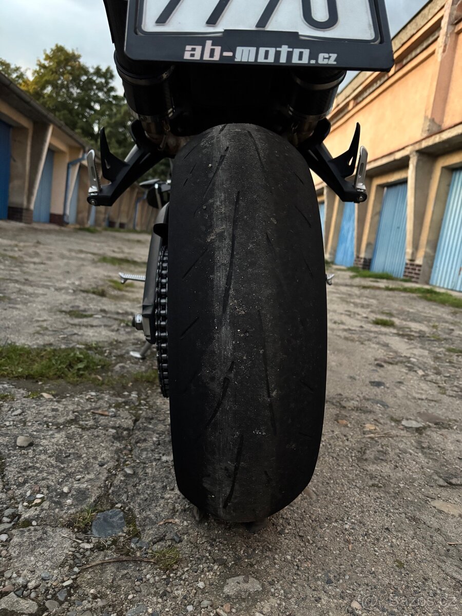 Triumph Street Triple 675 - 14