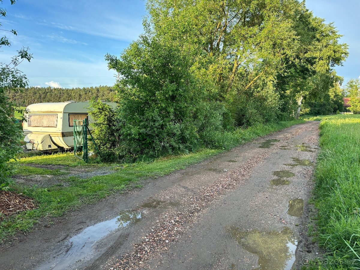 Zahrada s karavanem u Plzně - 14