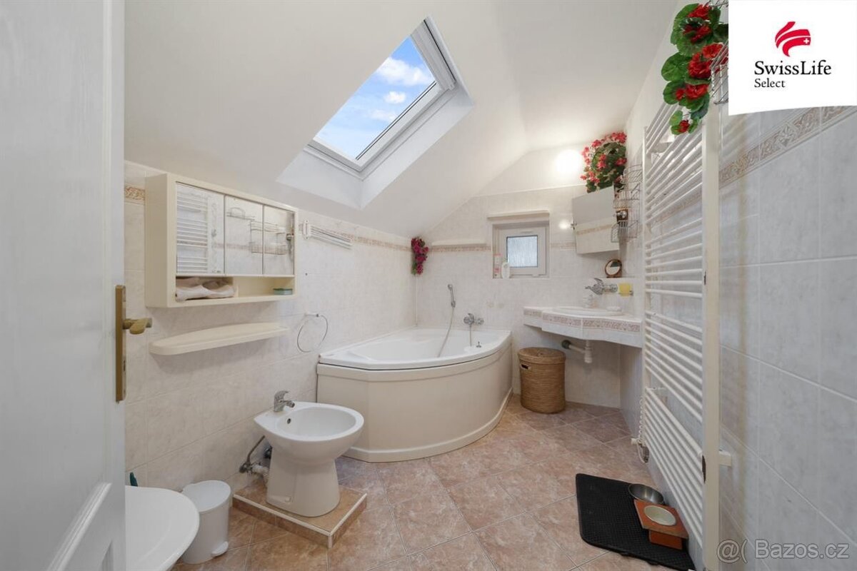 Prodej rodinného domu 200 m2, Jasenná - 14