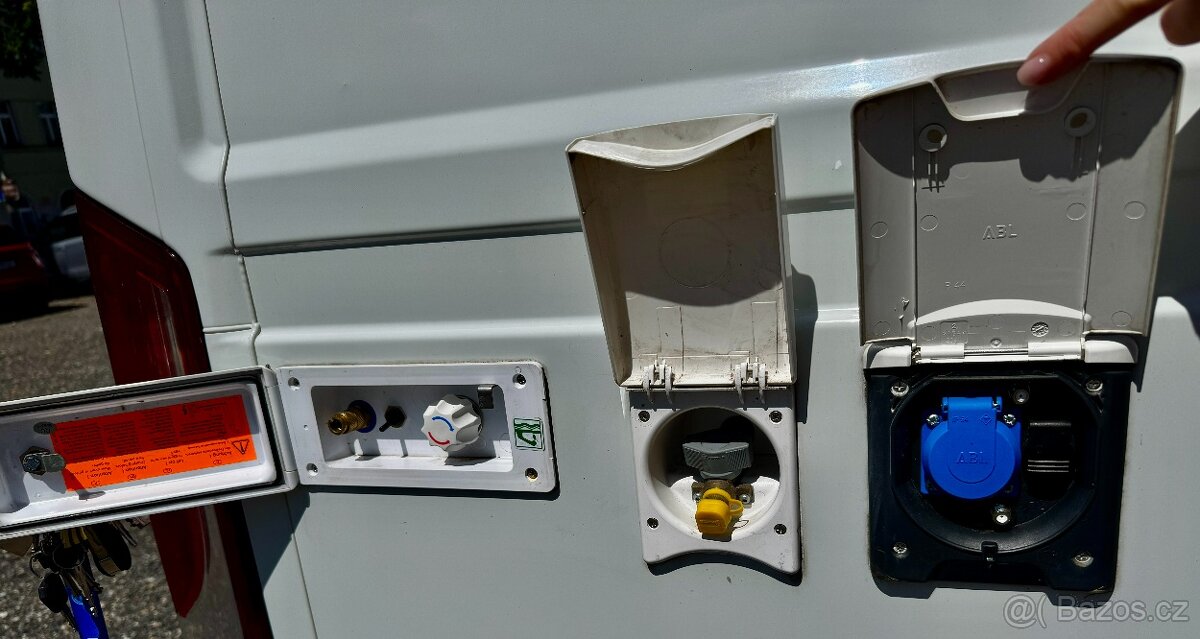 IVECO Daily obytná dodávka - 14