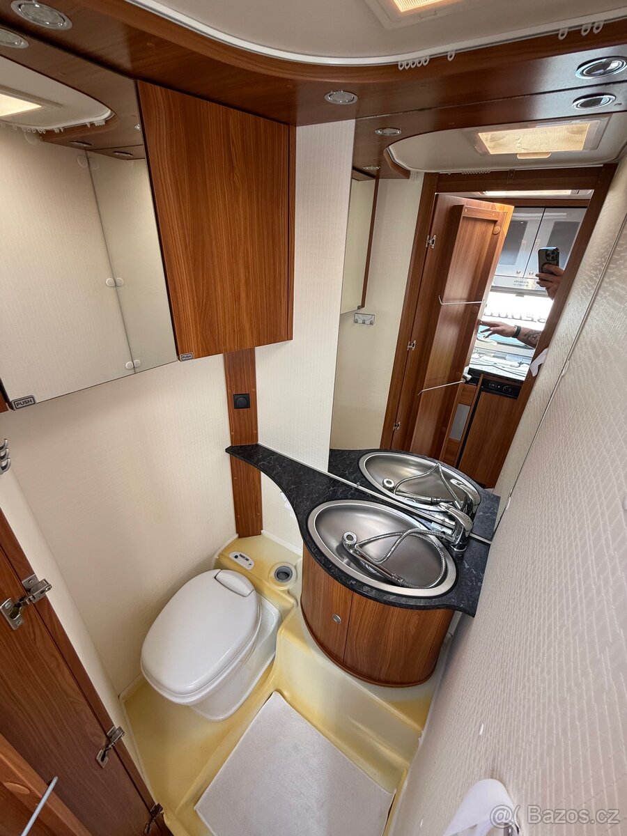 Dethleffs Nomad - předstan, sprcha - 14