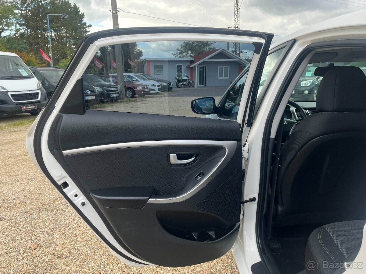 Hyundai i30, 1.6CRDi 81kWPRAVID.SERVIS - 14