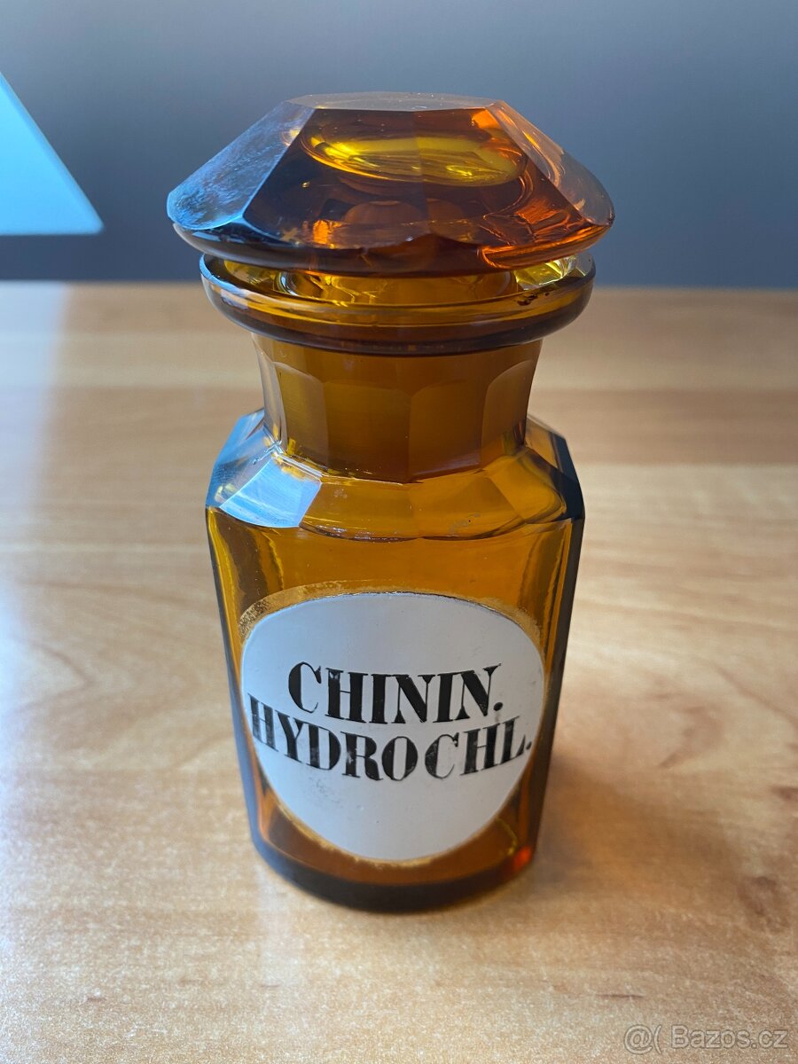 Sběratel nabízí staré lékárenské dózy - 14