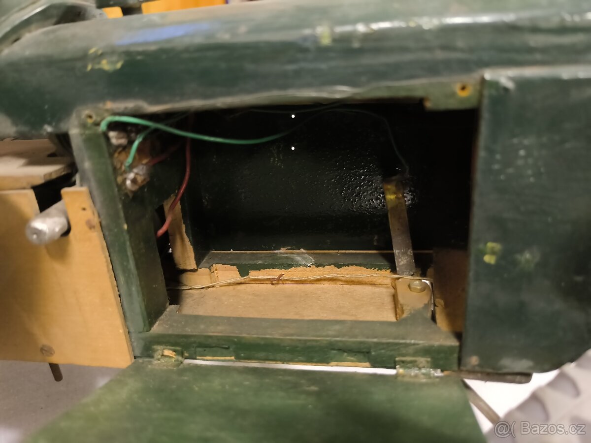 Starý model traktoru Zetor 25 - 14