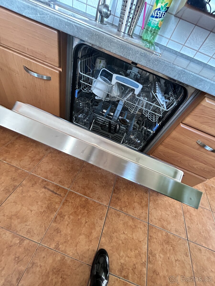 Kuchyňská linka včetně spotřebičů - 14