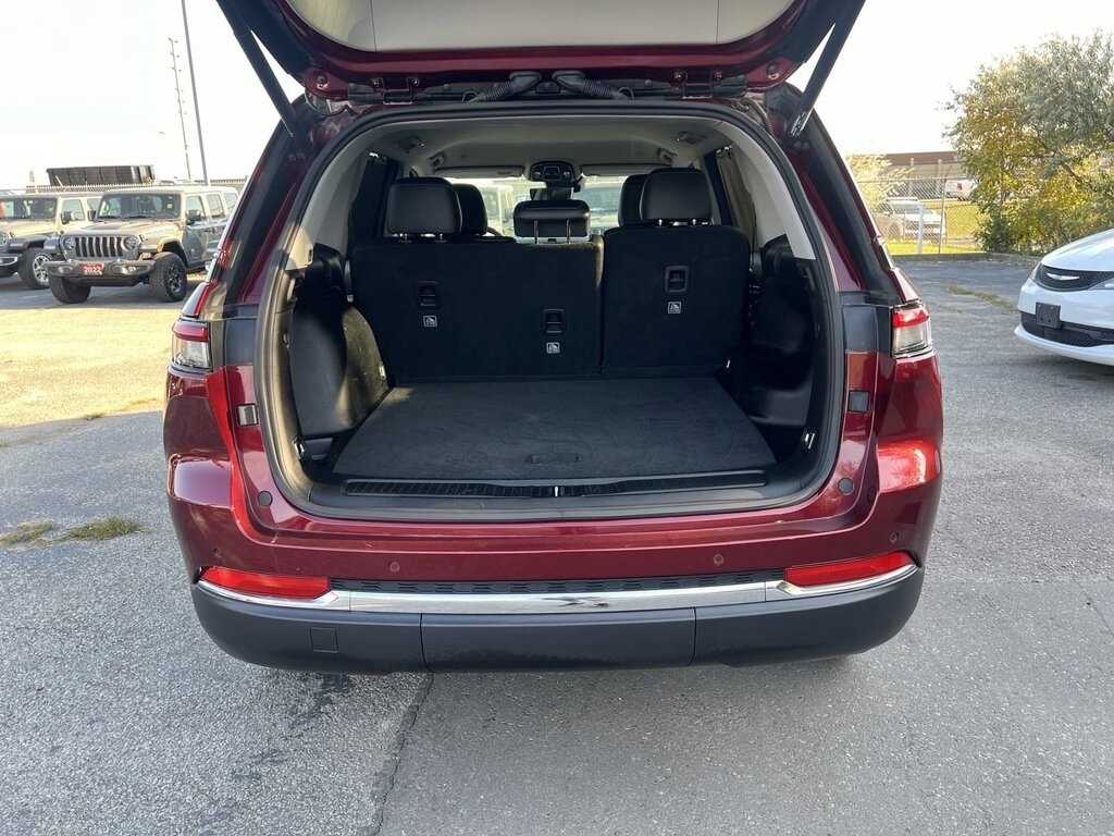 Jeep Grand Cherokee Limited 4x4 rok 2023 - 14