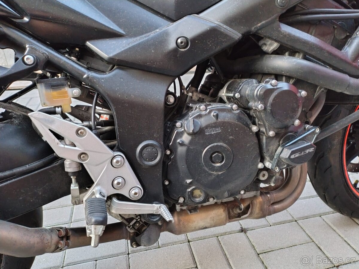 Suzuki gsr 750 - 14