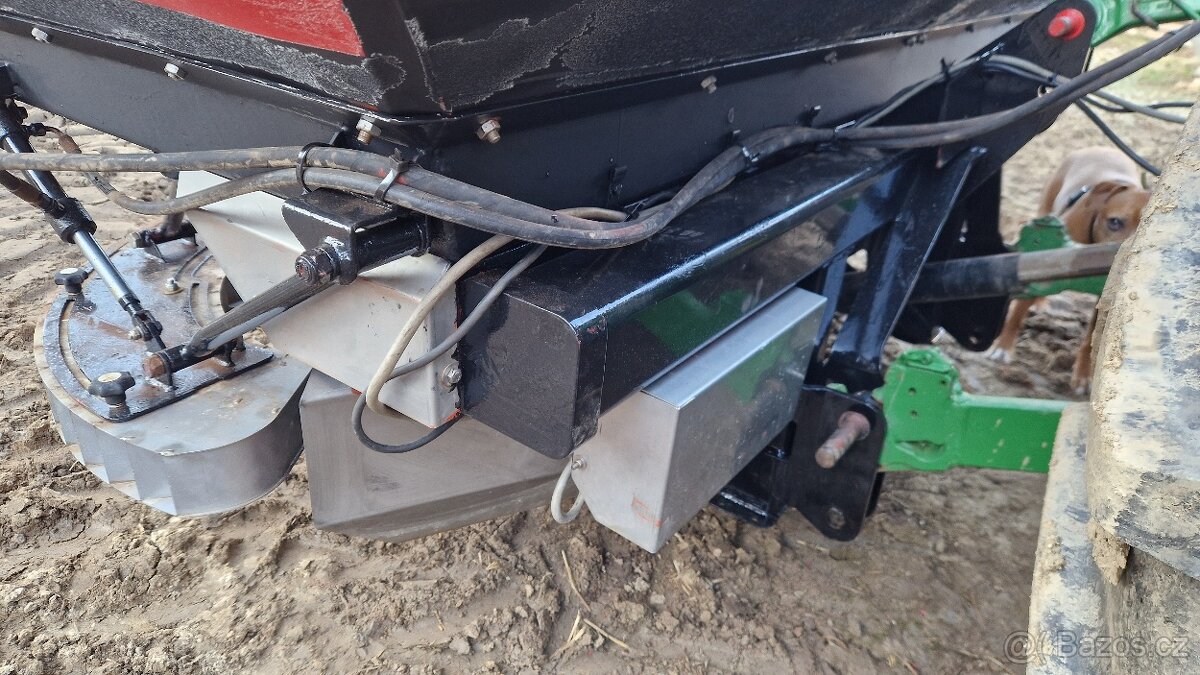 Prodám rozmetadlo průmyslových hnojiv Kverneland Execta-TL - 14