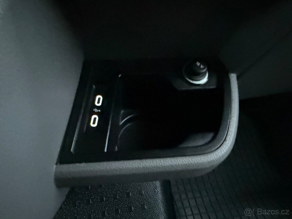 VW Transporter T6.1 ČR DPH 141 tis. km Barva Candy Multivan - 14