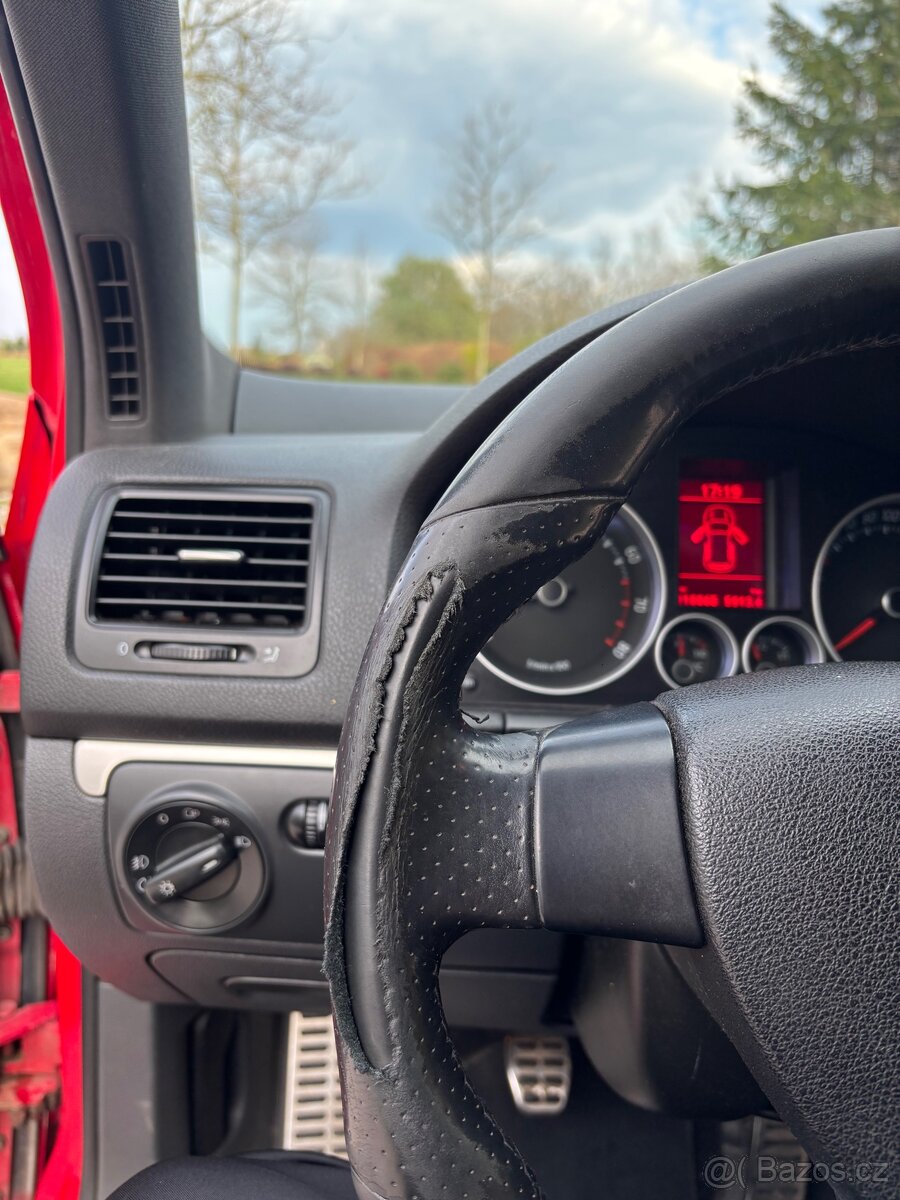 Volkswagen Golf GTI - 14