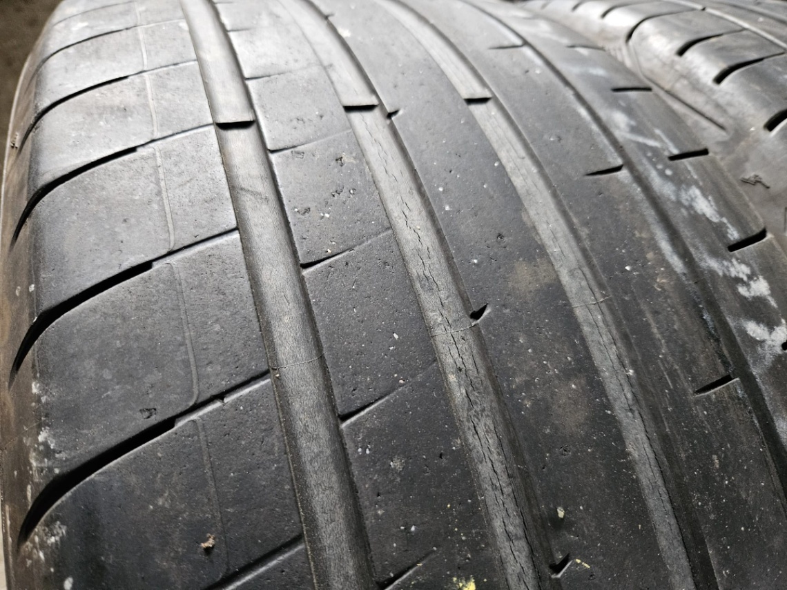 255/40R20 - 14