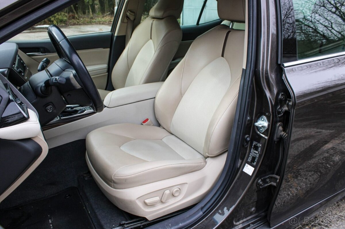 Toyota Camry 2.5 Hybrid Executive e-CVT - 14