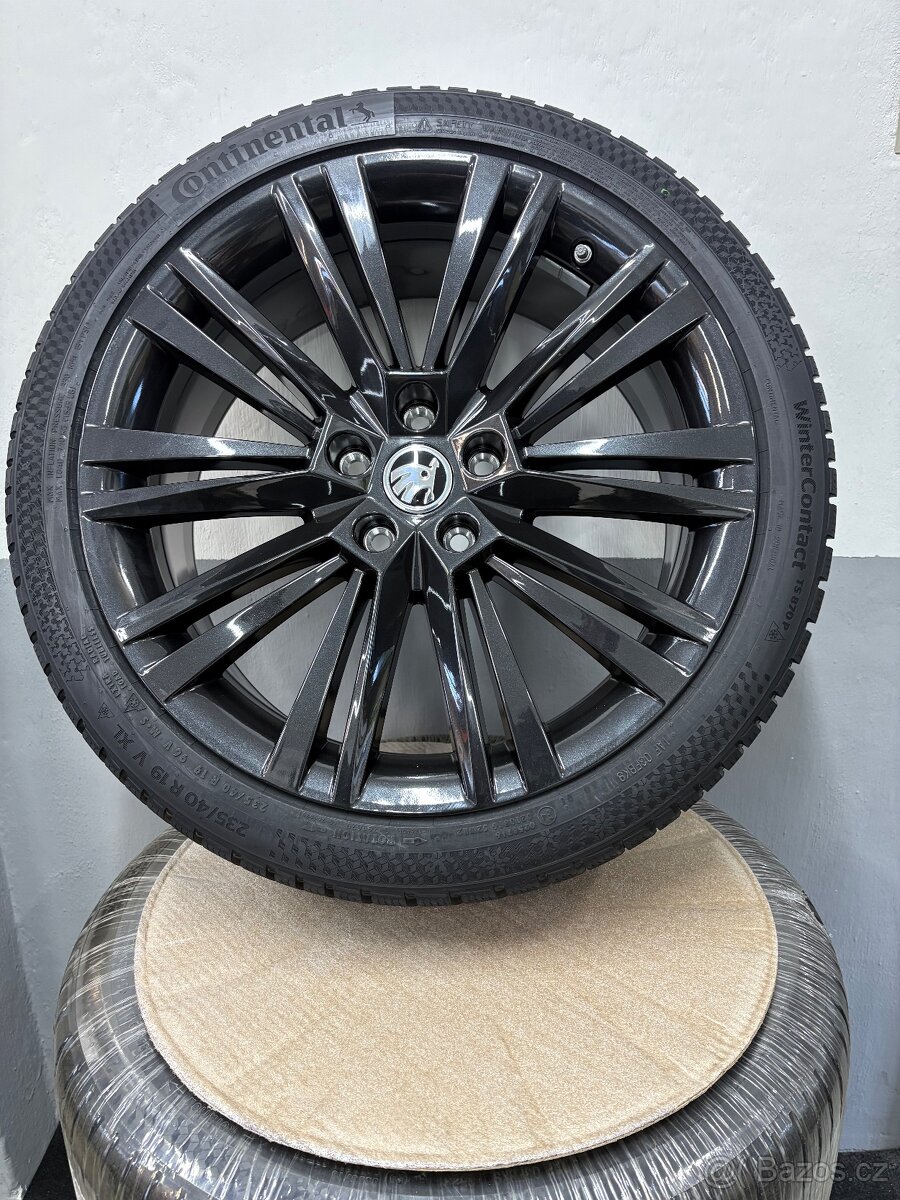 ORIG.ALU AŠKODA SUPERB III, IV CANOPUS BLACK 235/40/19 (D10) - 14