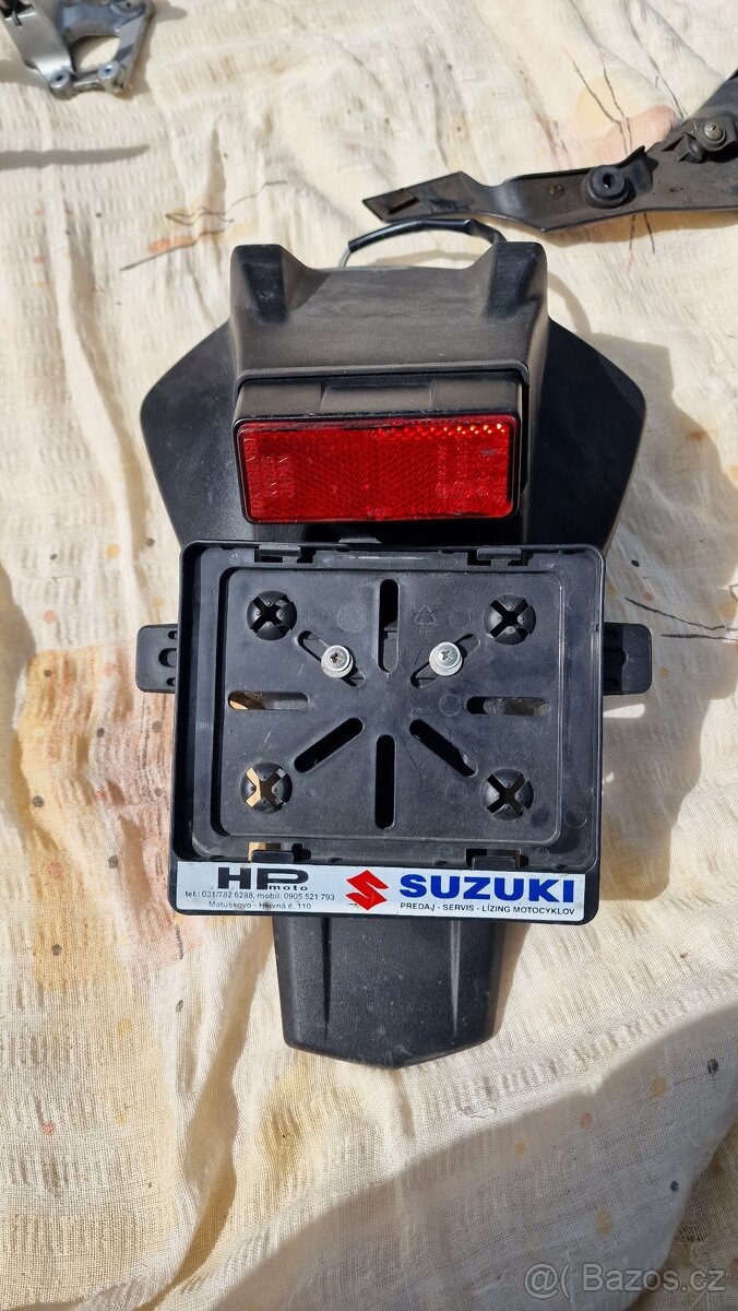 Prodám nahradní díly na Suzuki GSX-R 750 K7 - 14