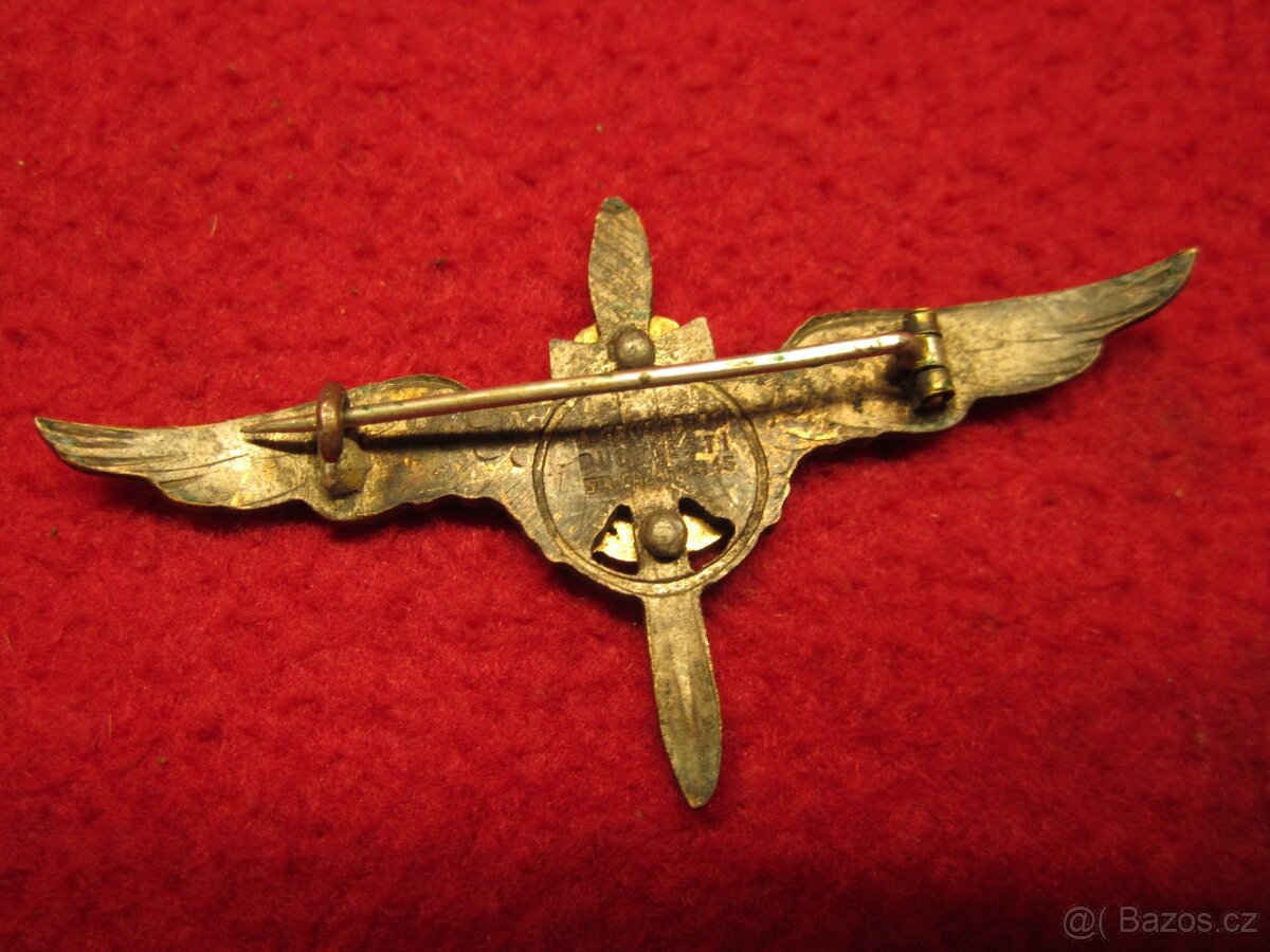 Pozustalost po letci. Kordik, vyznamenani, rumunska, polska. - 14