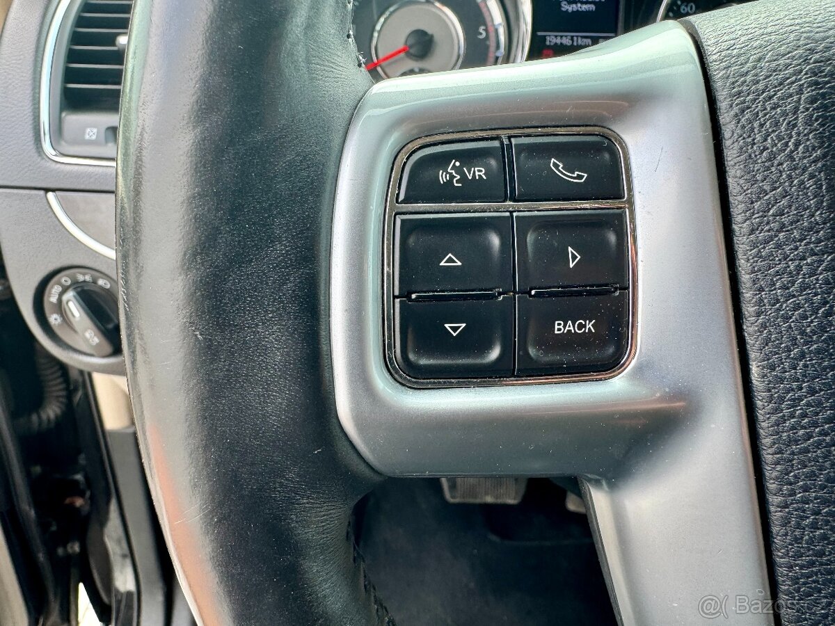 LANCIA VOYAGER 2.8CRD GOLD STOWnGO 7 míst - 14