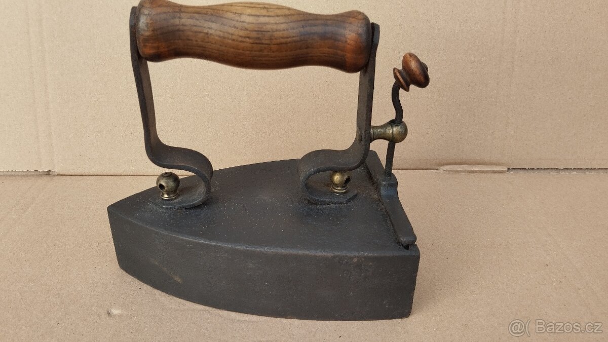 Stará žehlička patent W.LUNDH No 5 nahřivacím tělískem - 14