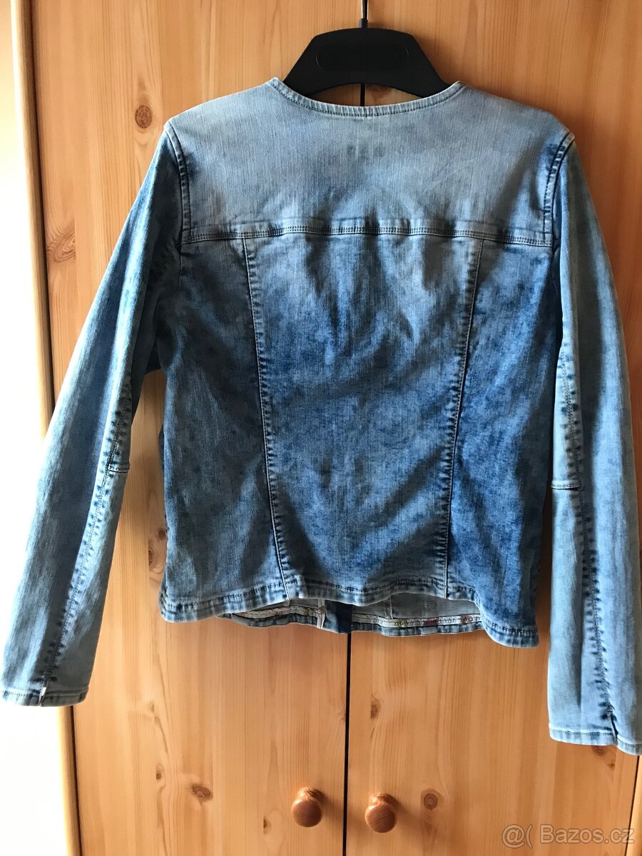 Svetry různých značek a střihů - 14