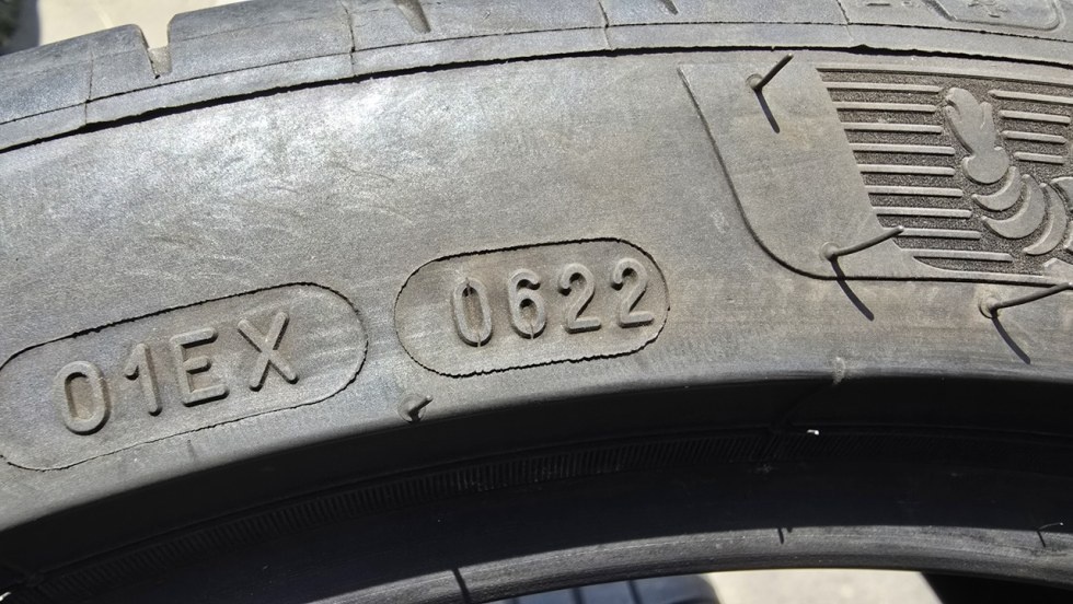 Letní pneu 255/35/19 Michelin - 14