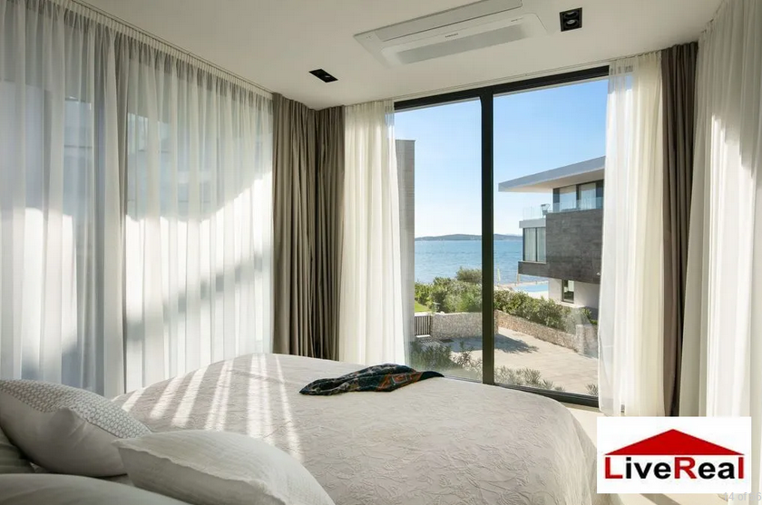 5izb LUXUSNÁ VILA, SUKOŠAN, 15m od mora, bazén, suterén, par - 14