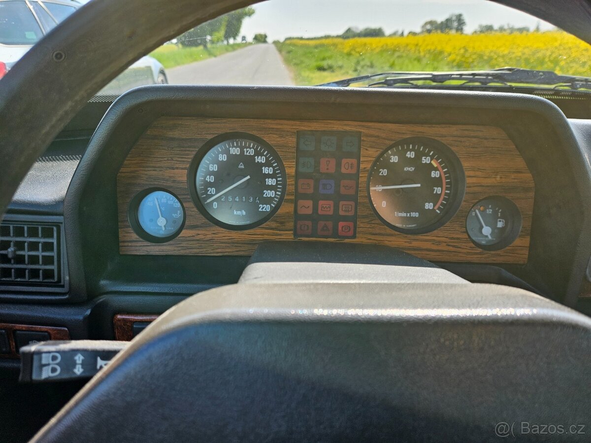 Tatra 613/4 Mi Long - 14