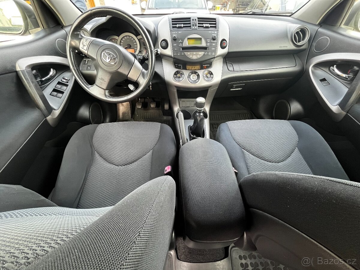 Toyota Rav4 2.2D 100kW, 4x4, SUV, Manual - 14