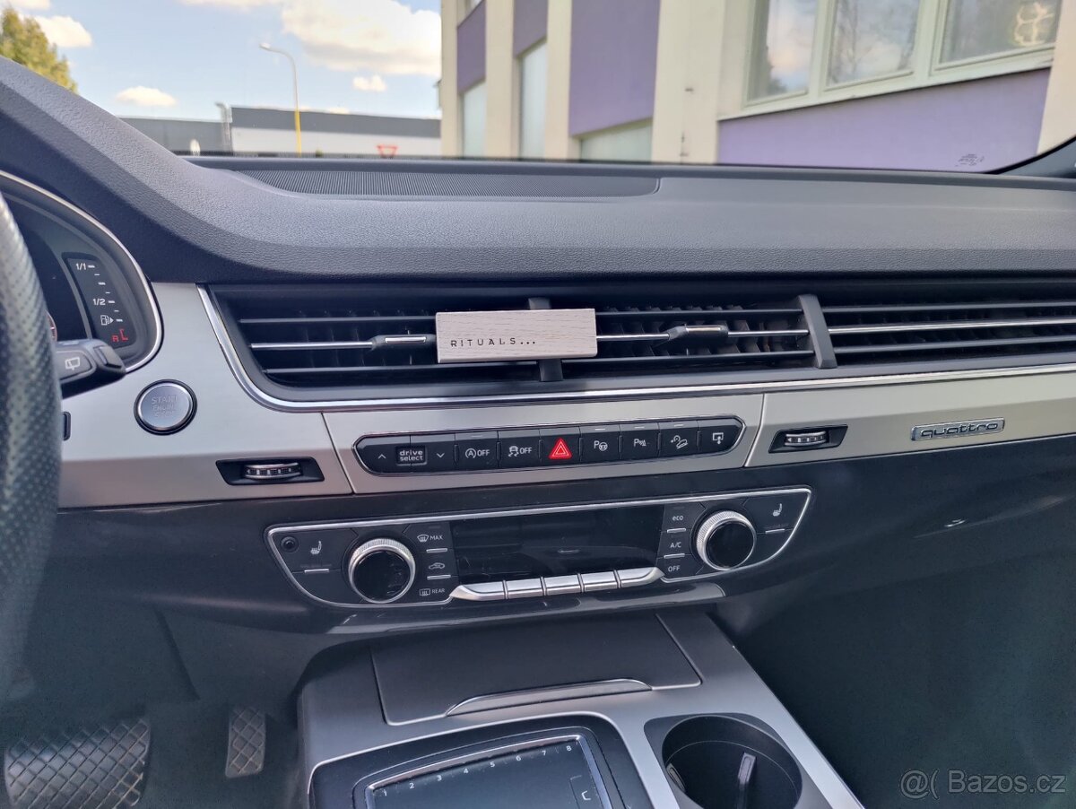 Audi Q7 3,0 TDI 4x4/3xS-line / servis. - 14