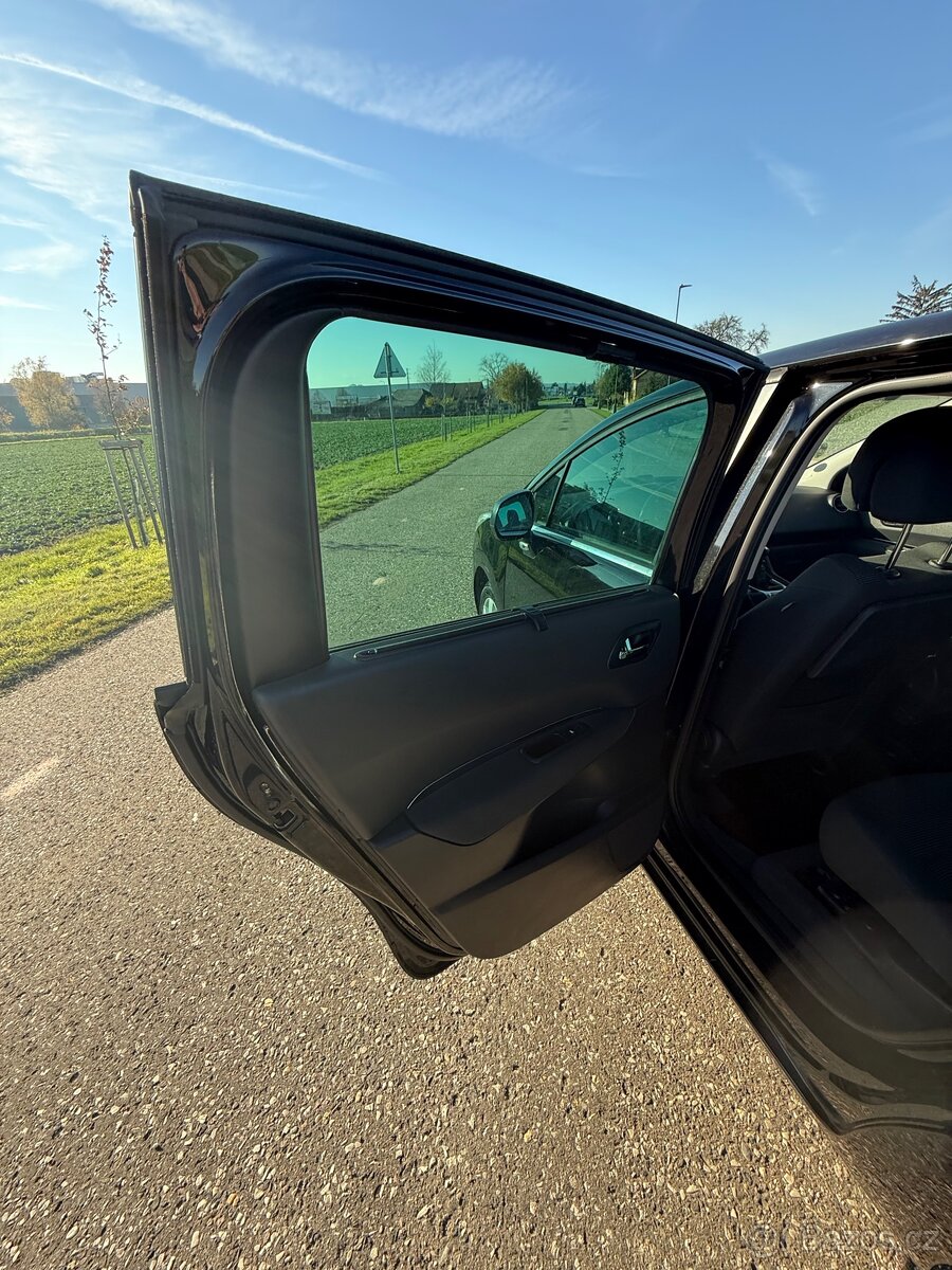 PEUGEOT 5008 2.0HDi 110kW, NOVÉ ROZVODY, KLIMA, PO SERVISU - 14