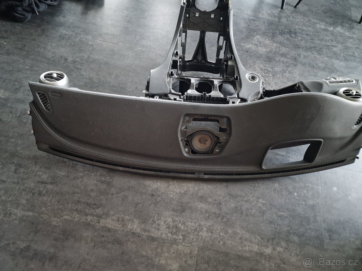 Mercedes C W205 interiér - 14