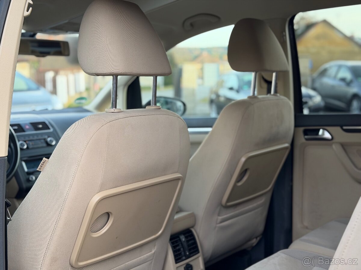 VW Touran 1.4TSi Highline (tažné-2011-rozvody) - 14