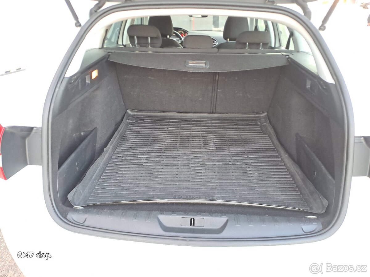 PEUGEOT 308 SW 1.6HDi combi r.16 170000km ČR, VELMI PĚKNÝ - 14