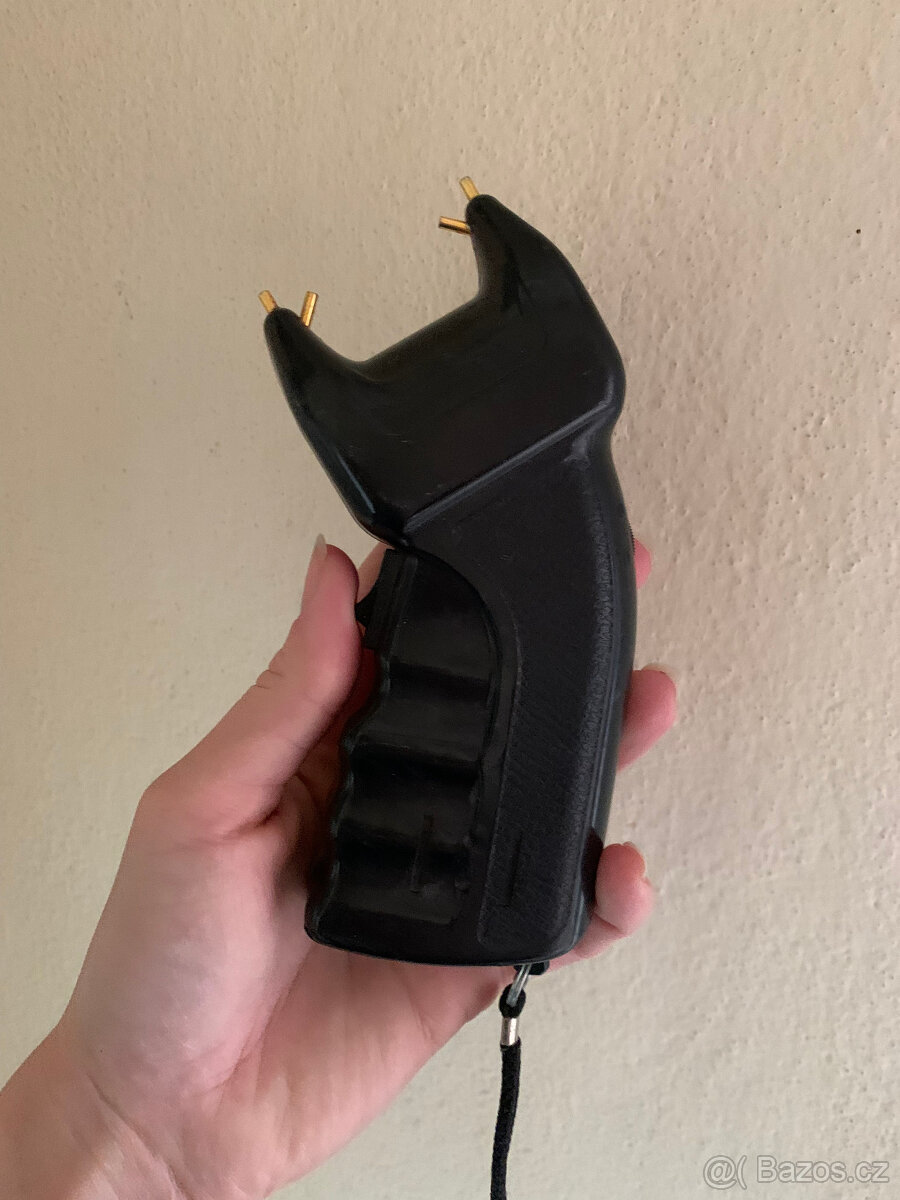 Zap Cane paralyzační hůl 1 000 000 v.; dále ruční paralyzér - 14