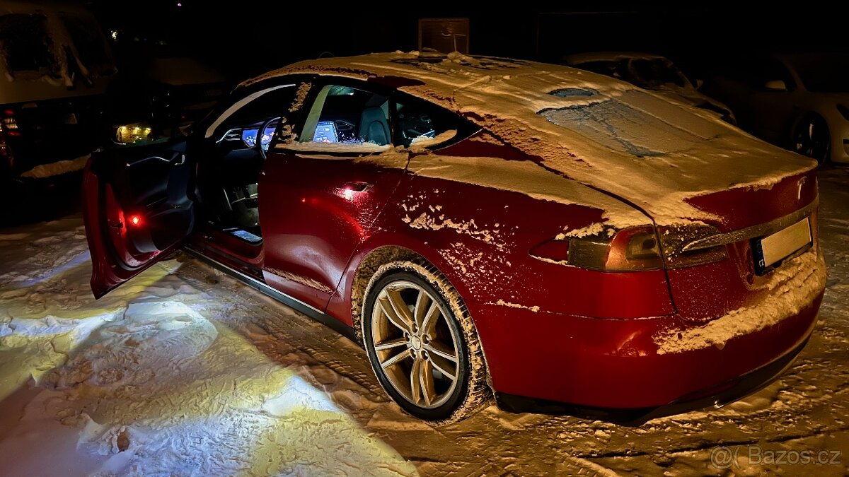 Tesla Model S85 El.Panorama Kuze Vzd.podvozek barva RedMult - 14