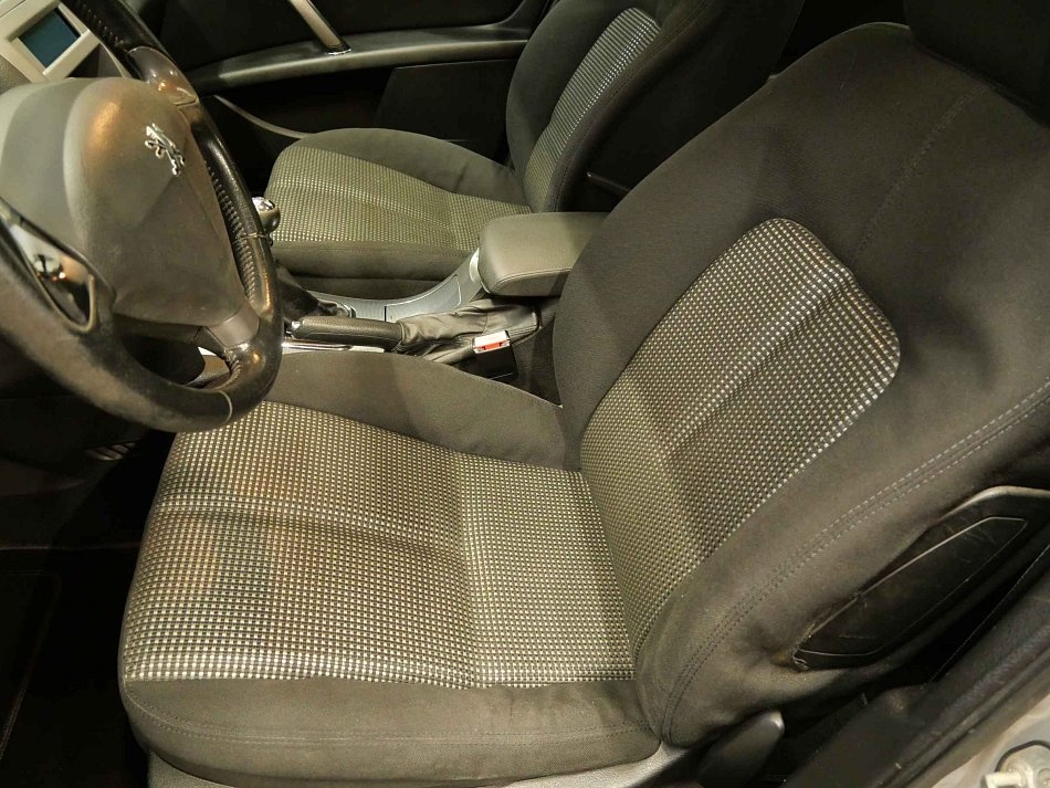 Peugeot 407 sedan 2.0 HDi (100 kW) - 14