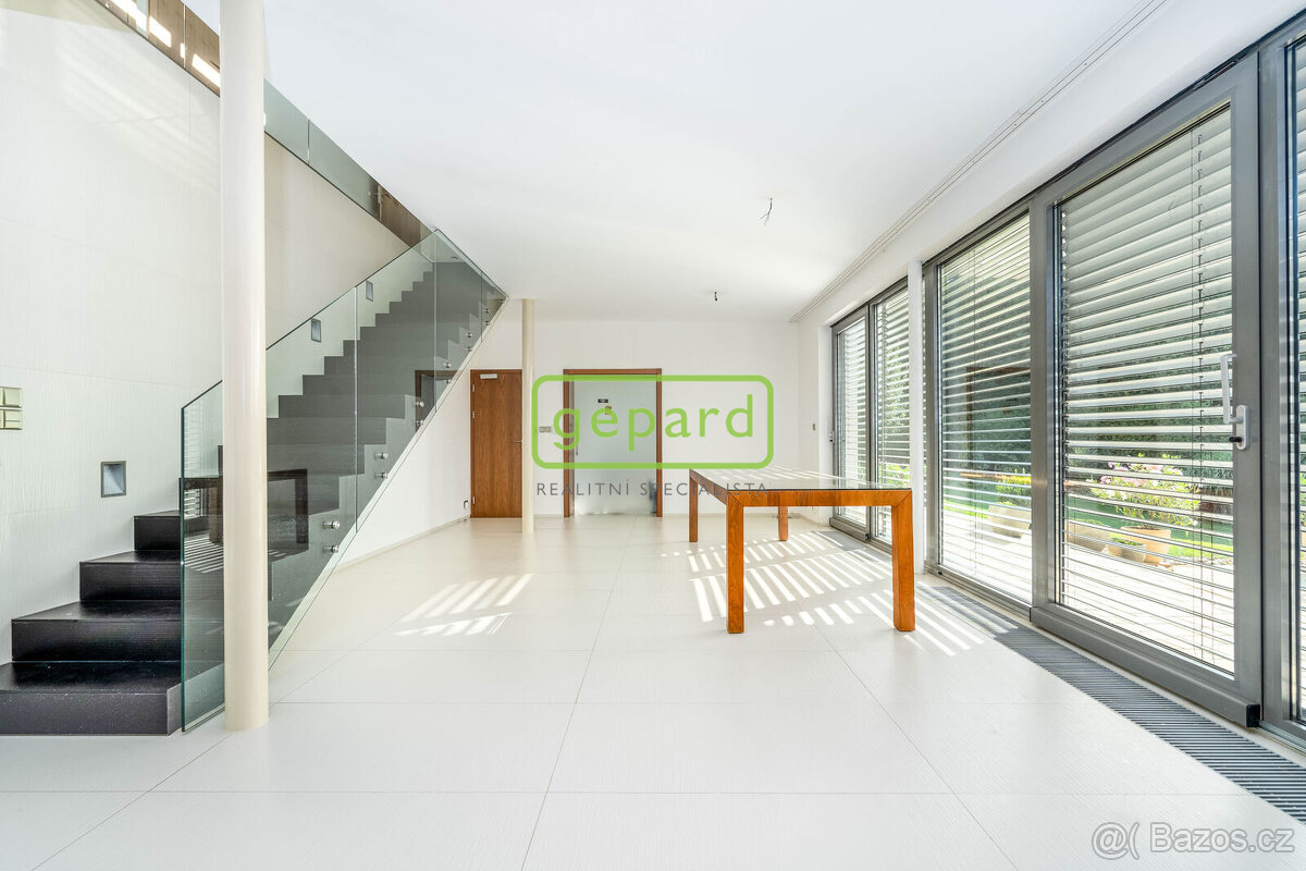 Vícegenerační samostatná vila 636m2, s pozemkem 2478m2, Koun - 14