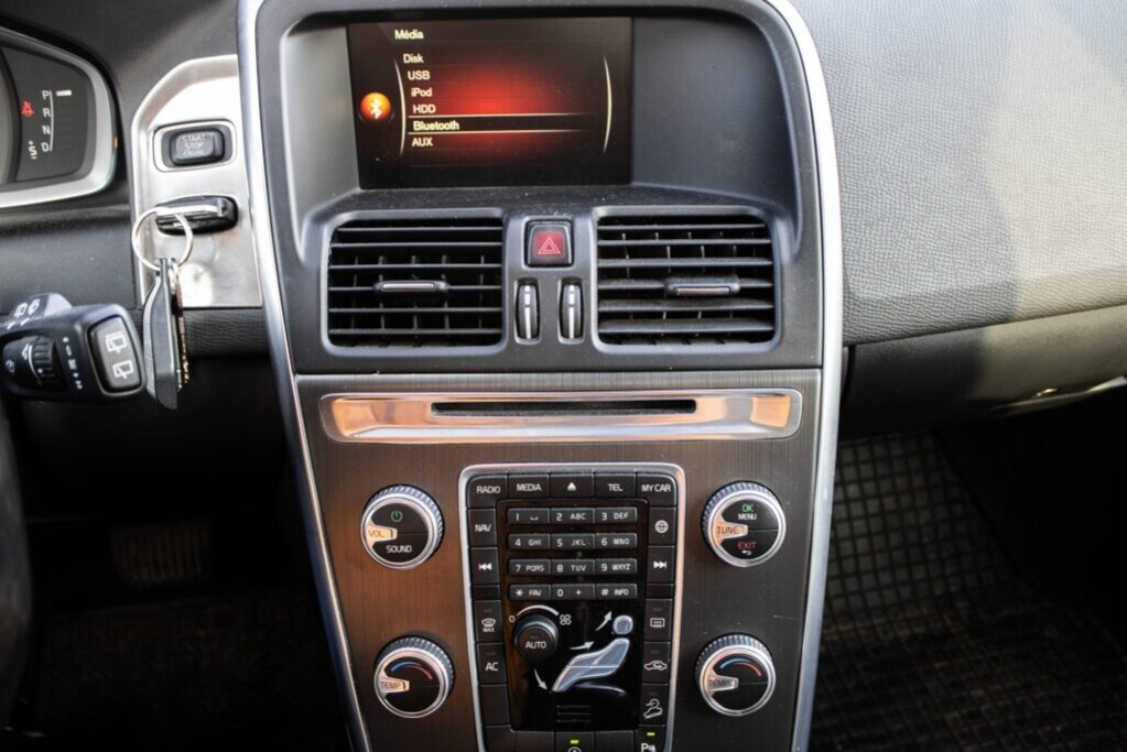 Volvo XC60 140kW (2015) - 14