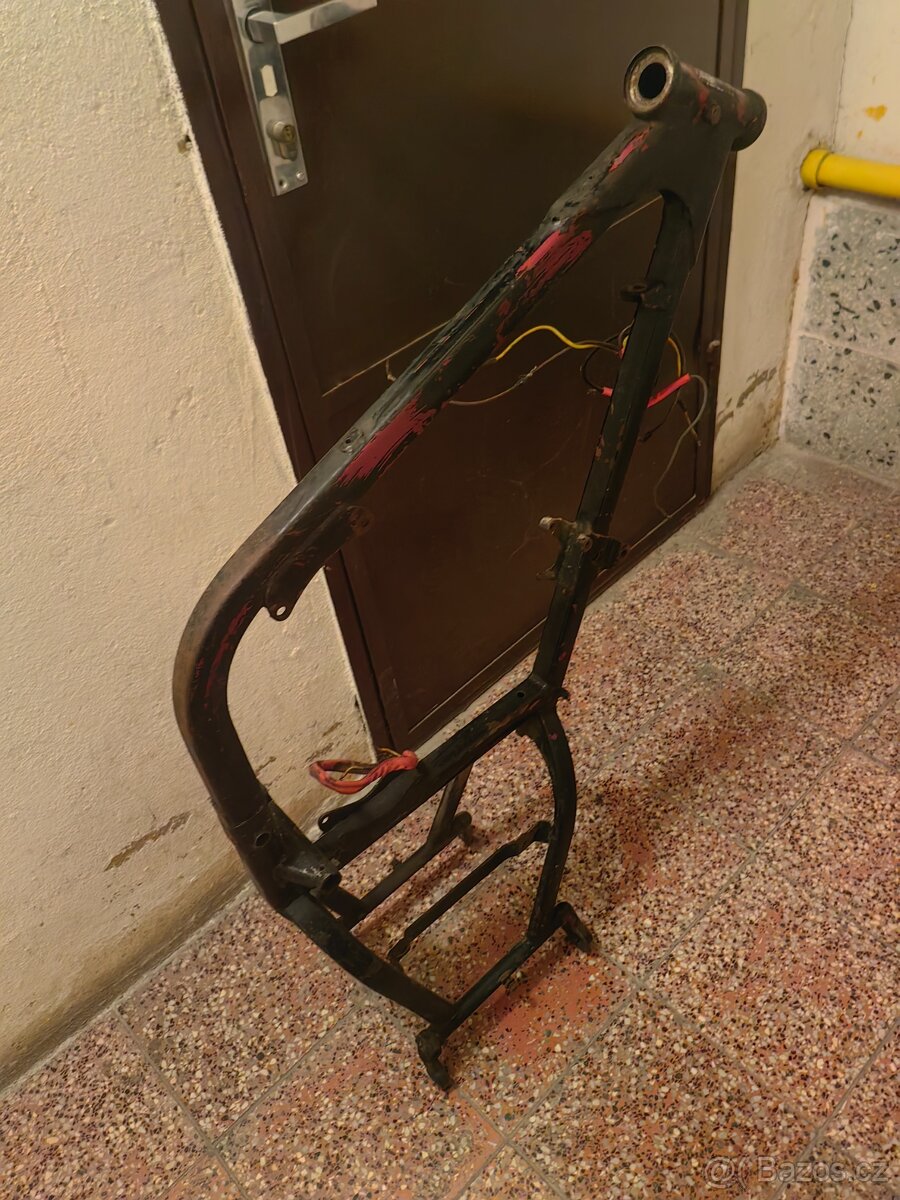 Jawa perak zbrojovka rám a motor - 14