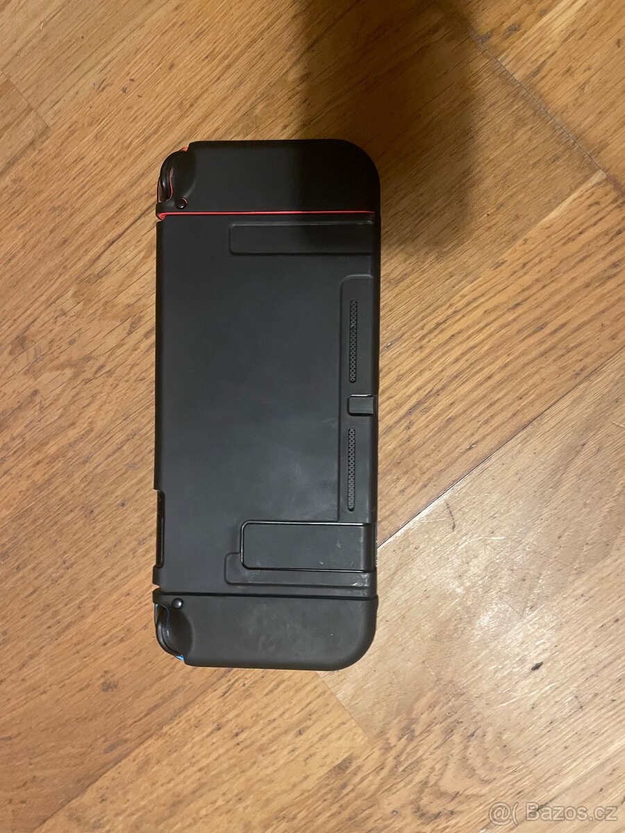 Nintendo Switch + 2 hry + 4x Joy-Con + příslušenství - 14