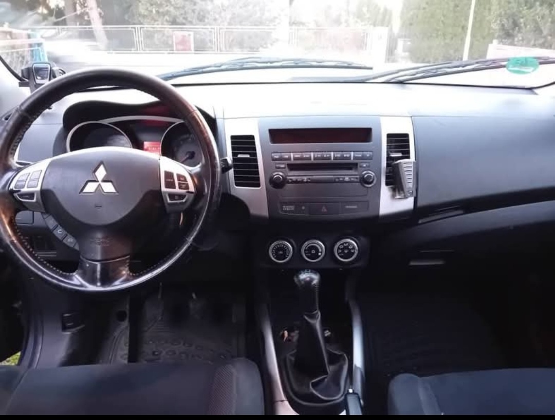 Mitsubishi Outlander - 14